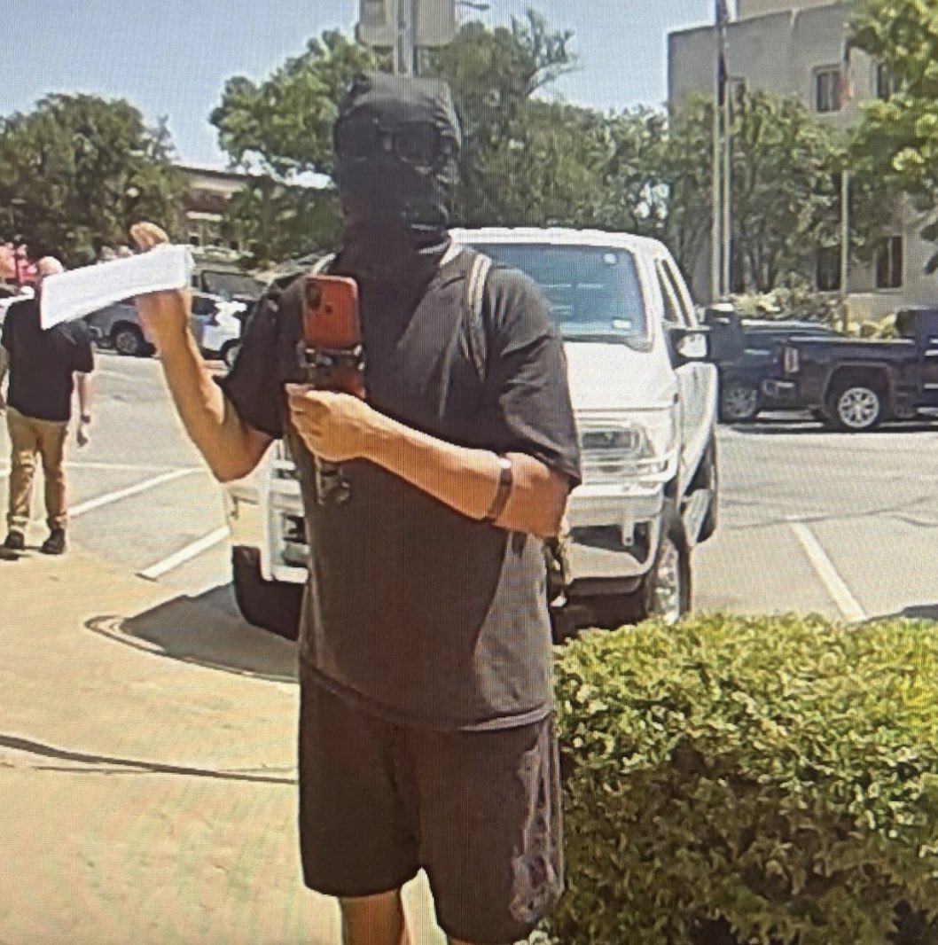 This “Auditor” is going around Sherman Texas. 

What’s up with the mask? Don’t want to be recorded yourself? 🤔