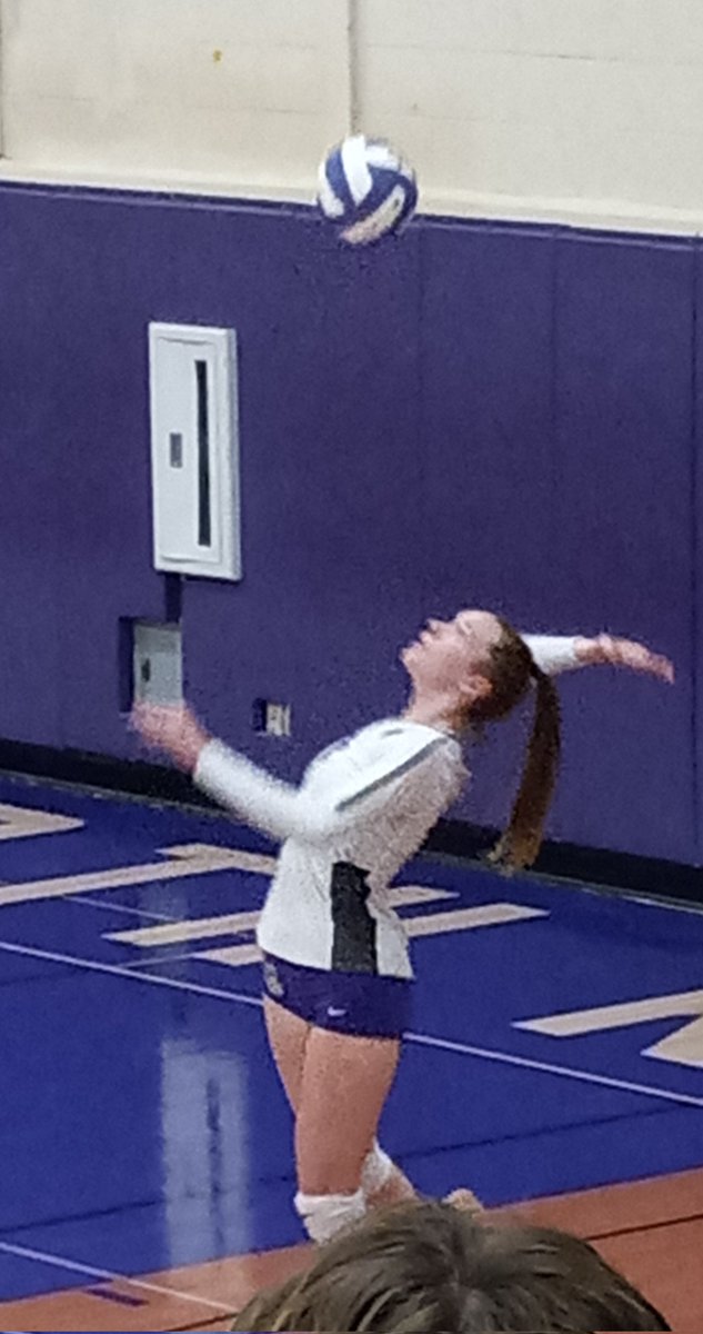 GeorgeEdgar72's tweet photo. Adeline LaTour serving for North Kitsap. Vikings lead 21-20 2nd set https://t.co/HY8gqa8mW7