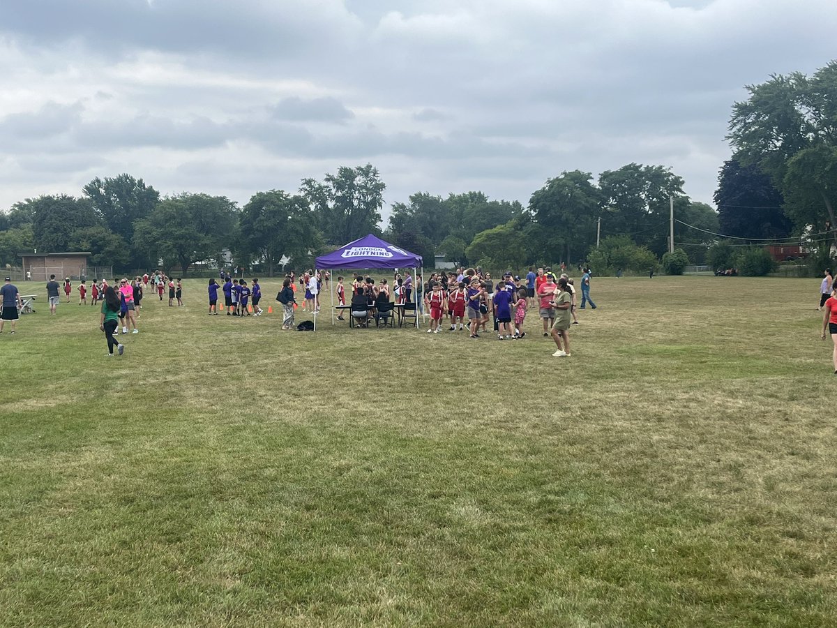 Cross country has officially begun! #runfast #21Learns #bestriking <a href="/ccsd21london/">London Middle School</a>