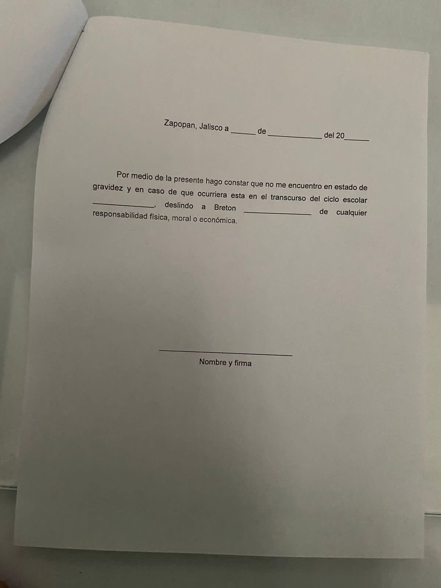 danielle20s's tweet photo. @yorch_besos Como en este colegio que están exigiendo a las maestras que firmen su renuncia y ahora se apeguen a este contrato, sin seguro, sin prestaciones https://t.co/QSJ7glC9FV