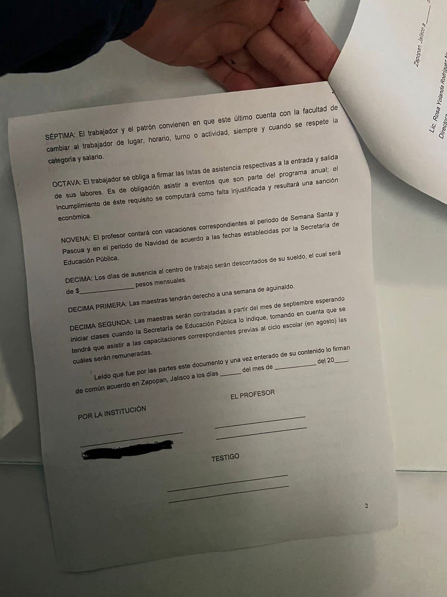 danielle20s's tweet photo. @yorch_besos Como en este colegio que están exigiendo a las maestras que firmen su renuncia y ahora se apeguen a este contrato, sin seguro, sin prestaciones https://t.co/QSJ7glC9FV