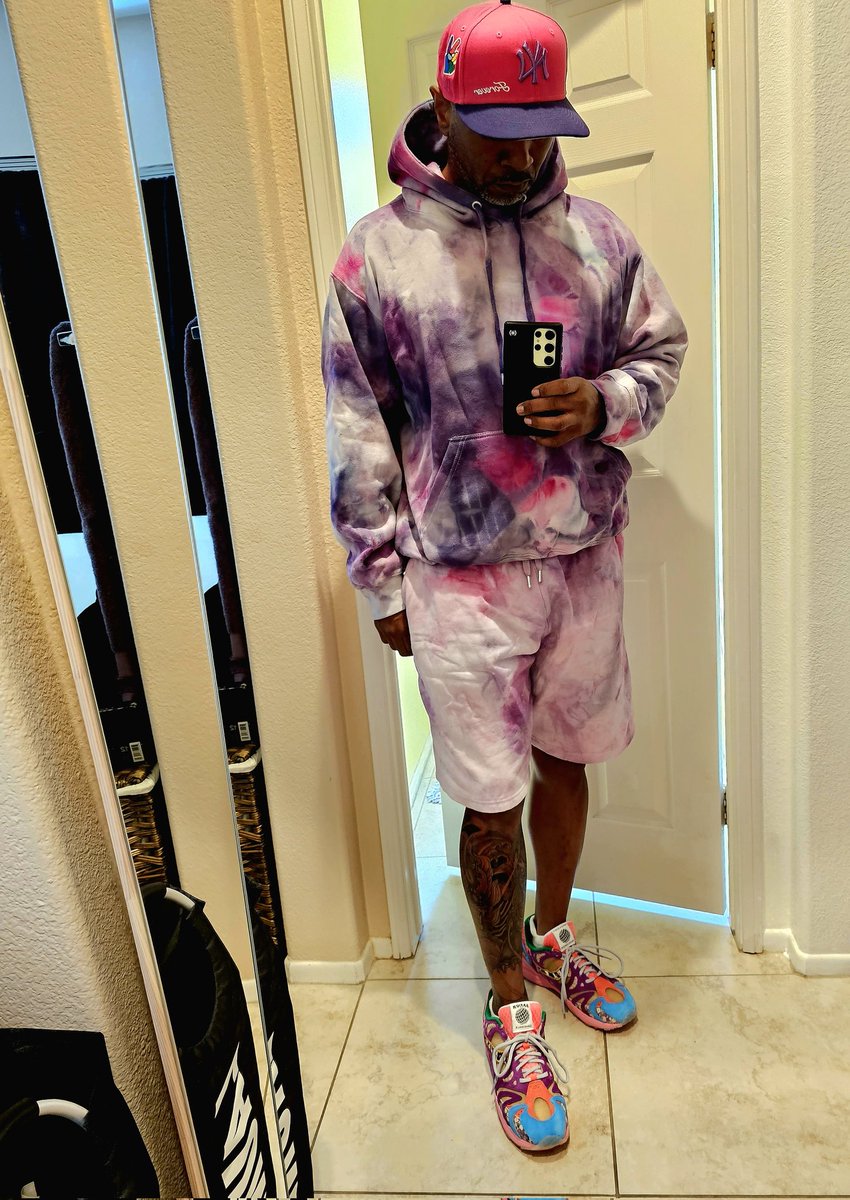 McKnight_Rich's tweet photo. @n8frost @Nike @nikestore @Jumpman23 @snkr_twitr Today's fit is brought to you by @BlendsPoetic, Jae Tips, and NewEra thanks @wilcocarla still in a bit of pain after my new ink 
#KOTD #weekofcollabs #FreeRee @TYNASTY89 @ConnorGrossman3 @iceberg562 https://t.co/XluLEDADTY