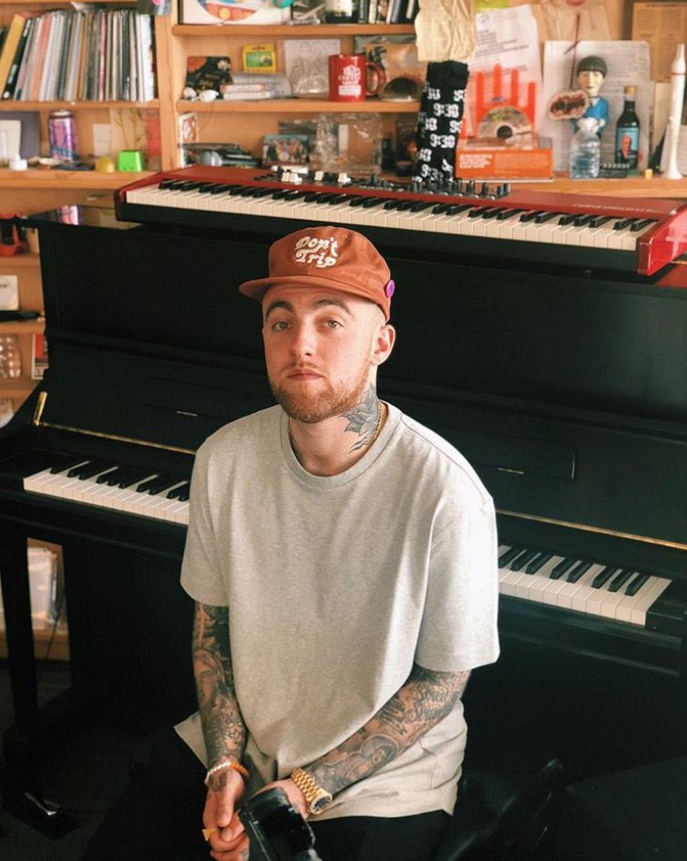 ibfs_mag's tweet photo. [Music]
5年前の2018年9月7日、Mac Miller(マック・ミラー)が偶発的なオーバードーズのため26歳で急逝。誰もが“いい奴”だったと語る彼は、ほぼ無名時代のVince Staplesと『Stolen Youth』を制作した際、「1億円を稼げるようになったらベンツでも買ってよ』と、印税の全権利をVinceに譲ったという。 https://t.co/WbHG7Zzr4V
