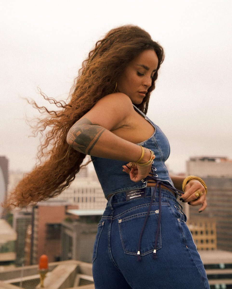 PORTALFELINAS's tweet photo. A @domitila_barros sendo garota propaganda da marca @Damyller, é tudo que precisávamos!!! a maior marca de jeans sustentável do Brasil, entrou para o #TeamDomitiler e deixou a nossa leoa, mais diva 👖🦁♻️
#DomitilaBarros #meujeansdamyller #BBB23 #Damyller https://t.co/QQZVju4wyU