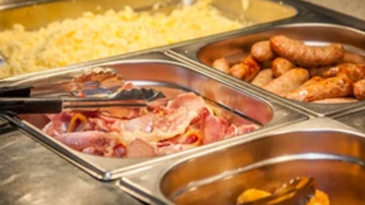 Hot weather is no match for our #hotbreakfast!  In fact, it's a #freebreakfast!  Get your day in #Daytona started off right with a complimentary meal before you start your #beach adventures.