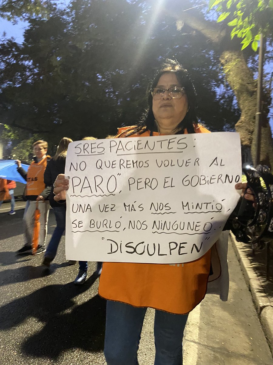Josecitors's tweet photo. AHORA| el gremio de los trabajadores de la salud #Sitas marcha a las puertas de Casa de Gobierno

👉🏼 el viernes inician un paro por tiempo indeterminado 

📲 @elOchoTuc https://t.co/6kgx7IgRKb
