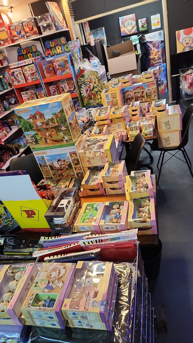 ArlyToys's tweet photo. 🌟 Geweldig nieuws! 🌟 De nieuwste Sylvanian Families artikelen zijn zojuist aangekomen bij ArlyToys Speelgoed! 🐰🦊🐻

📦 Bestel online en laat je favorieten bij je thuis bezorgen, of kom gezellig langs in onze winkel. 
#SylvanianFamilies #NieuwBinnen #ArlyToys #Speelgoedplezier https://t.co/tnZYYTqdVD