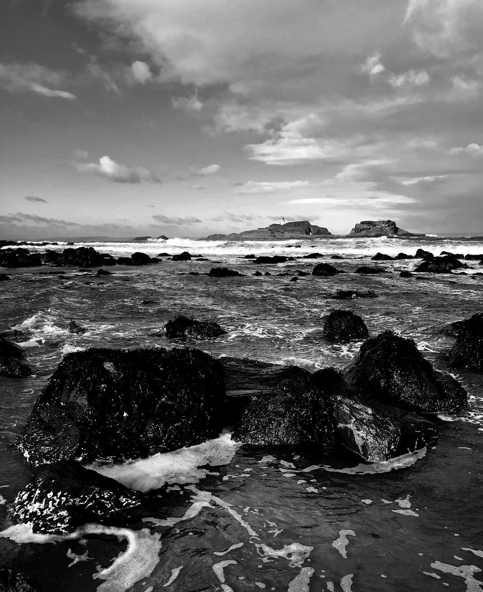 Here comes the Ocean and the Sea. #visitscotland ⁦@VisitScotland⁩

#momo #Relaxation #Outdoors #Monochrome  #People #snap_people #snap_street  #snap_park #snap_seasons #snap_city #snap_uk #snap_mobile #moments_in_bnw #streetgang 
#pictas