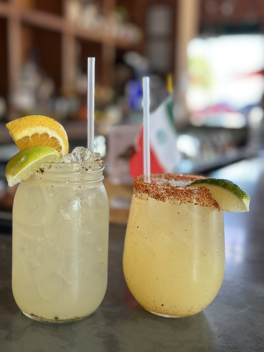 Cucharahouston's tweet photo. If you had to pick between mezcal margarita or pineapple margarita…what would you choose? 🫣 #FreshIngredientsOnly #BestCocktails https://t.co/0MLKJEDpS6