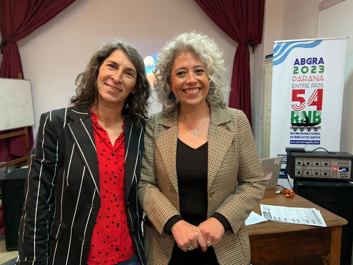 ABGRAoficial's tweet photo. “Narración y artes visuales: experiencia interdisciplinar como espacio democrático transformador dentro de la biblioteca” Andrea Aguirre y Pato Camino, en la Jornada de Bibliotecas Populares.
#54RNB https://t.co/MdNB2Mjdd6