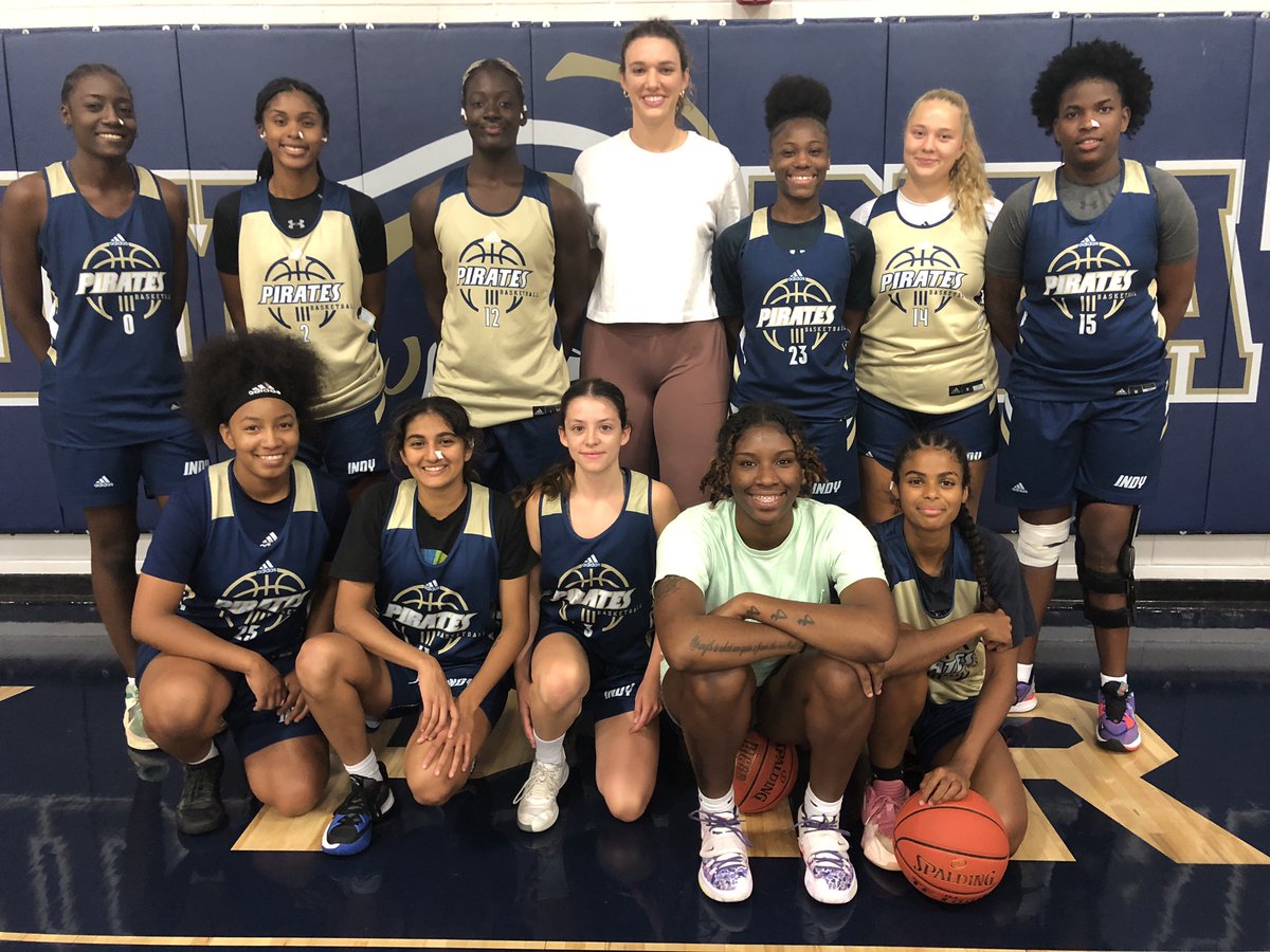 Guest Speaker Blair Bryce spoke to the team today <a href="/IndyWBB/">Independence CC Pirates Women's Basketball</a>. Former D1 player - 6’5” post - at Belmont &amp; Oral Roberts shared her experiences at the next level. Much appreciated! 🏴‍☠️🏴‍☠️🏴‍☠️