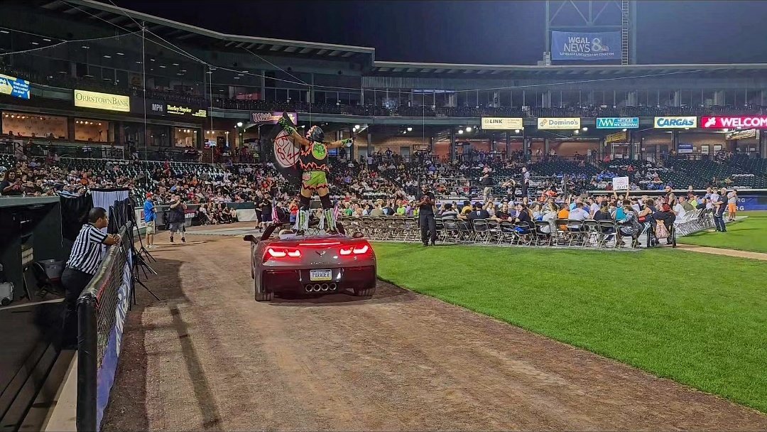 1FACADE's tweet photo. 1 of the highlights of the summer most definitely was the @3Legacies experience in @clippermagazine stadium in front of 2,500 excited fans!! 🧪🥷🏟️
#FACADEaGraff #NeonNinja #3LW
#goNINJAgo 💪💚🙏🎨
Available on @WatchOnPremier 📺📡 https://t.co/9ThBGlJs78