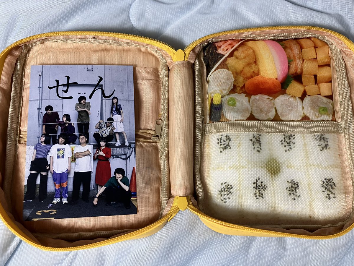 mk2tabi's tweet image. feetería 第二回公演「せん」
面白かった！
普段笑うことを目的に出かけることがないので不思議な感じするけどめちゃくちゃ健康に良さそうな気がする（個人の感想）となった
初回よりも転換早かったりイラスト大喜利で繋いだりして濃密だった
#フィーテリア
#NUANCE
#ぎょねこ
#寺田寛明
#警備員
#ミネ