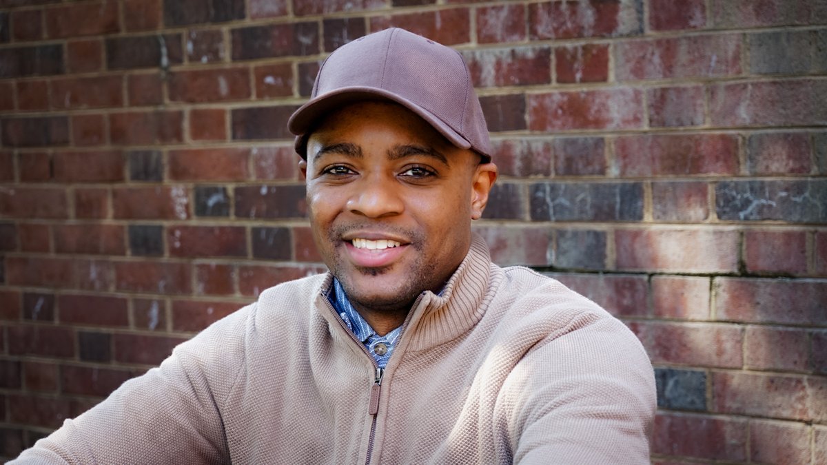 Matt_Johnson_D's tweet photo. After nearly two years, I had some photos taken as I'm in the process of updating my author headshots 📸✍🏿

Big thanks to the wonderful photographer extraordinaire, Destinee' Allen (https://t.co/tLZc7aBeHT on IG) 👏🏿👏🏿👏🏿

#authorphoto #authorheadshot #authorlife #WritingCommunity https://t.co/RhWfDDzz8g