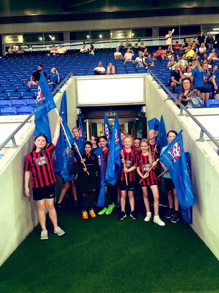 Miss Hall tweet media