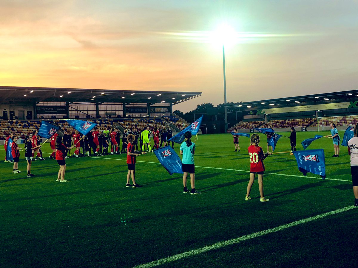 Miss Hall tweet media