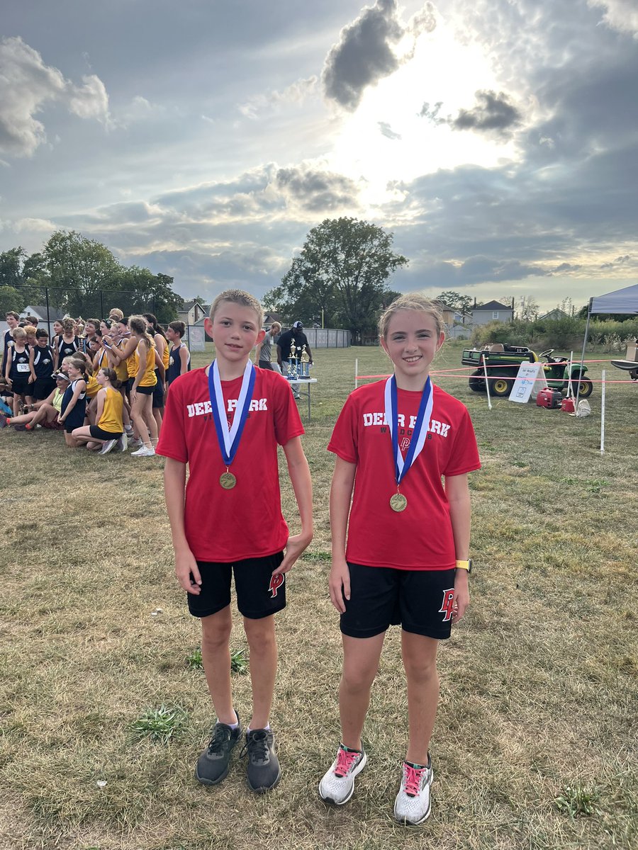 A_MATHowski's tweet photo. First junior high race in the books! So proud of our kids💪🏼🐾
Nica- 7th overall for girls
Colton- 5th overall for boys
#DPwildcats #crosscountry
@DP_Athletics @DeerParkHS https://t.co/9qWGFgOSIC