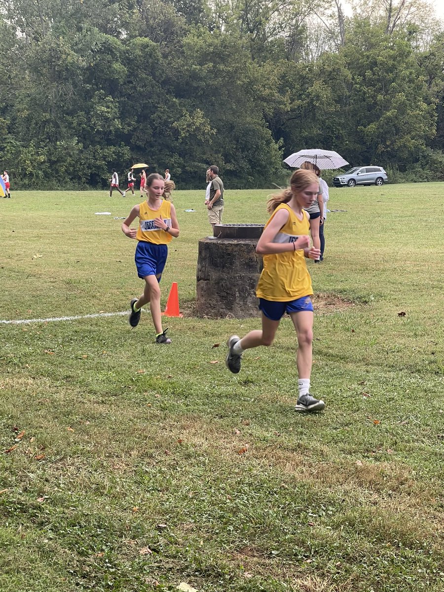 JMS_Eagles's tweet photo. Great job to the Jefferson cross country team this evening in their third meet of the season at Robertsville.  Go Eagles! 💙🦅💛 https://t.co/RtxLhvDBos
