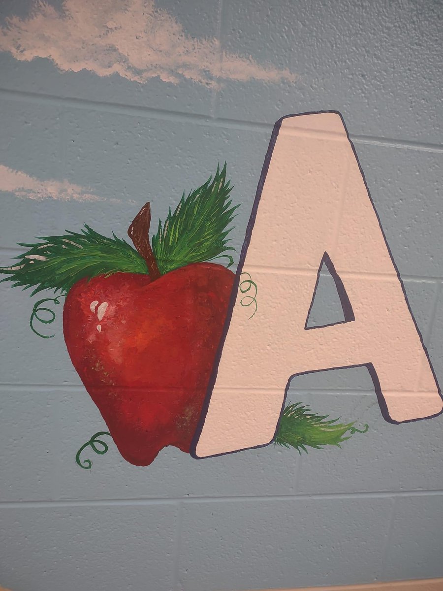 mullinsjennaj's tweet photo. In Marauder Country….we are sprucing up the place with the amazing talents of our dear Rebecca Lowe. #supportlocalart #GSDfirstweek #HunterHornets #GSDpride https://t.co/egAfGsnj5K