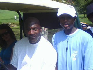 BreatheEasyy's tweet photo. MJ… caddied for him at a golf tournament in ’06 https://t.co/Kh1sgPxj2x