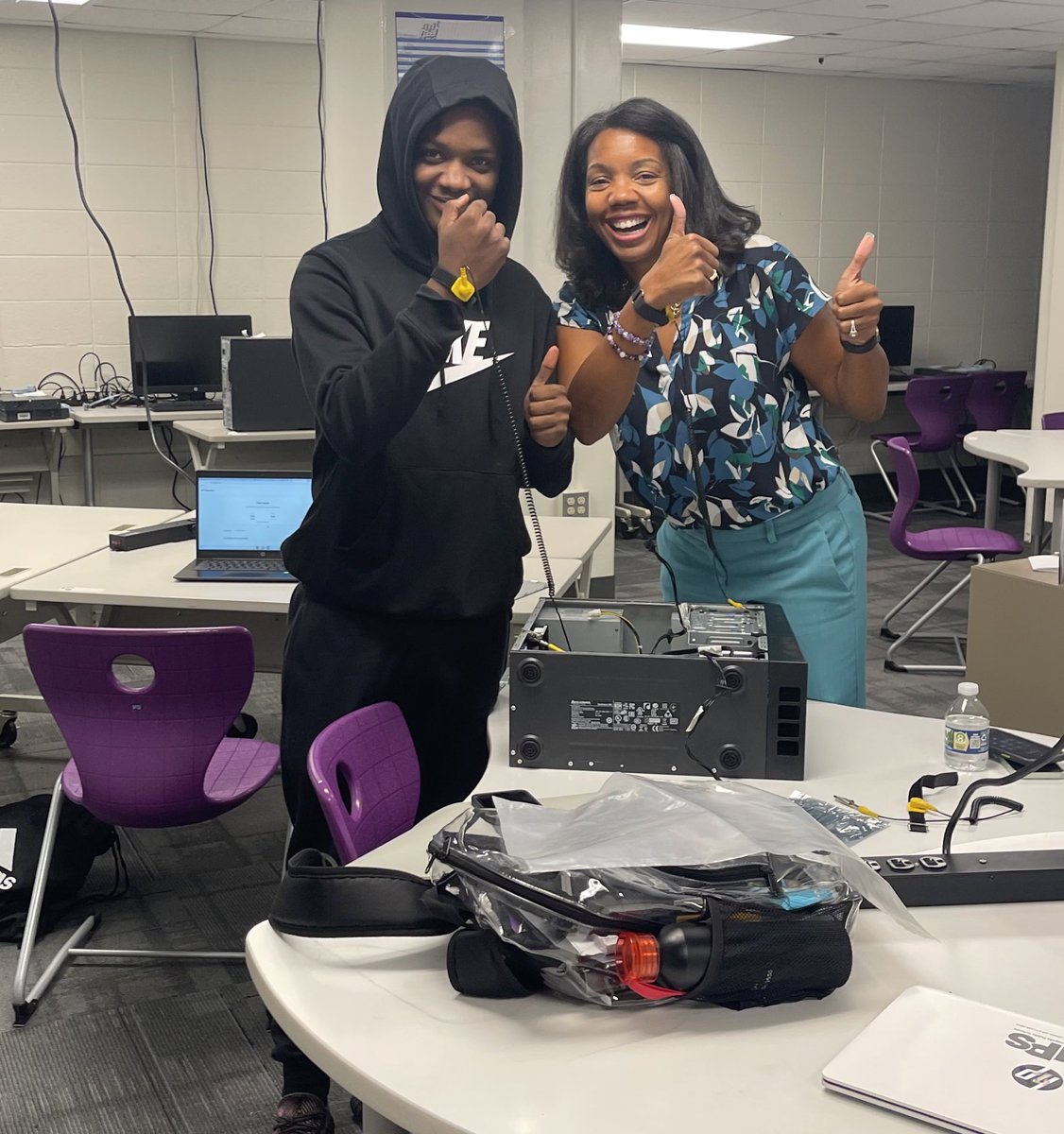 AleesiaLJohnson's tweet image. Today was my second “mobile office” day, &amp;amp; I got to spend the day with the @GWContinentals! From using the laser machine in Adv Manufacturing class to starting to take apart a computer in IT to working out in Strength class, it was a busy &amp;amp; awesome day! #TeamIPS #WatchUsWork