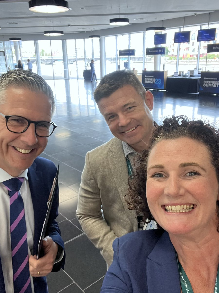 Finally getting to watch #shouldertoshoulder and enjoying the perspectives of rugby legends. <a href="/BrianODriscoll/">Brian O'Driscoll</a> could take <a href="/BBCMarkSimpson/">Mark Simpson</a>’s job. #onlykidding I was delighted to have worked with both these legends earlier this year.