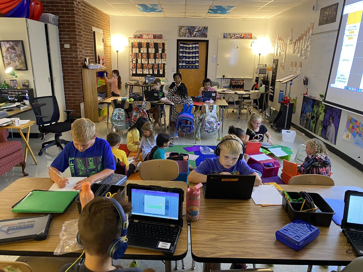 MrU_2ndGrade's tweet photo. A little over a week into the school year and we are already crushing our Pathways! Practicing our procedures and expectations and living by our Class Code is certainly paying off! #nobeariers @claremont_elem https://t.co/H4BYl9spp4