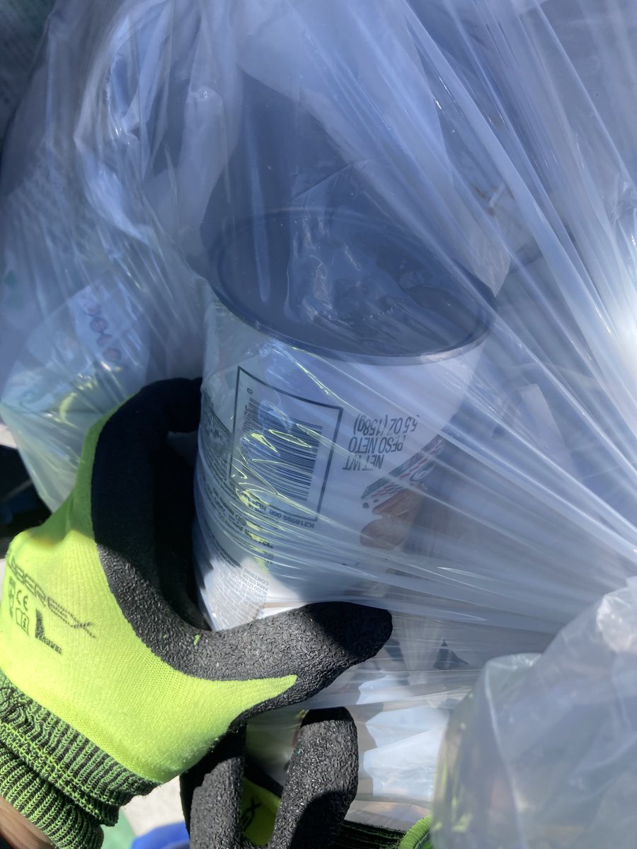 「プリングルスって意外とそのまま捨てられていますね。おはようございます。ゴミ清掃員」|マシンガンズ滝沢のイラスト