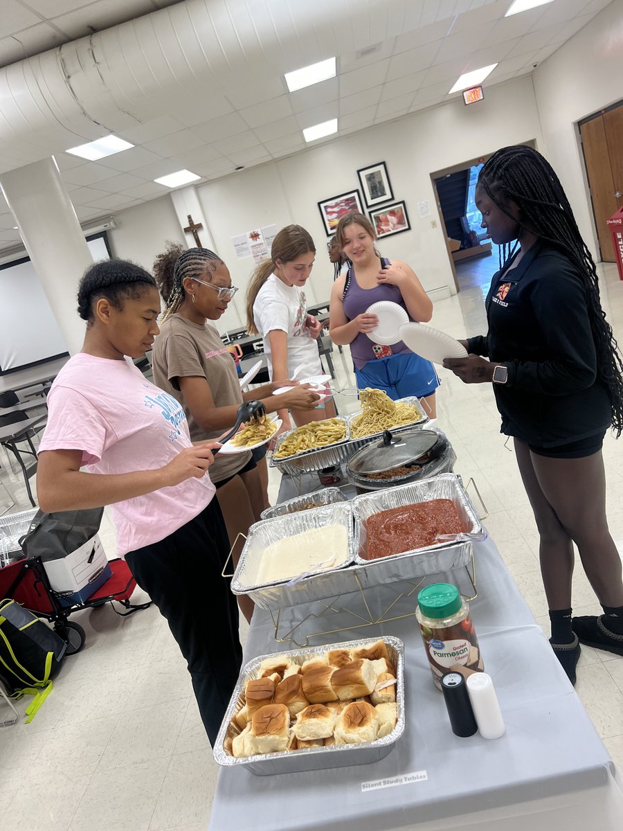 Pre-Meet Dinner to end practice. Tomorrow we kick off the season with the Crusaders- Greyhound Invitational at St. Vincent Park 🌳 #iwaxc23 #showup #finish #meet