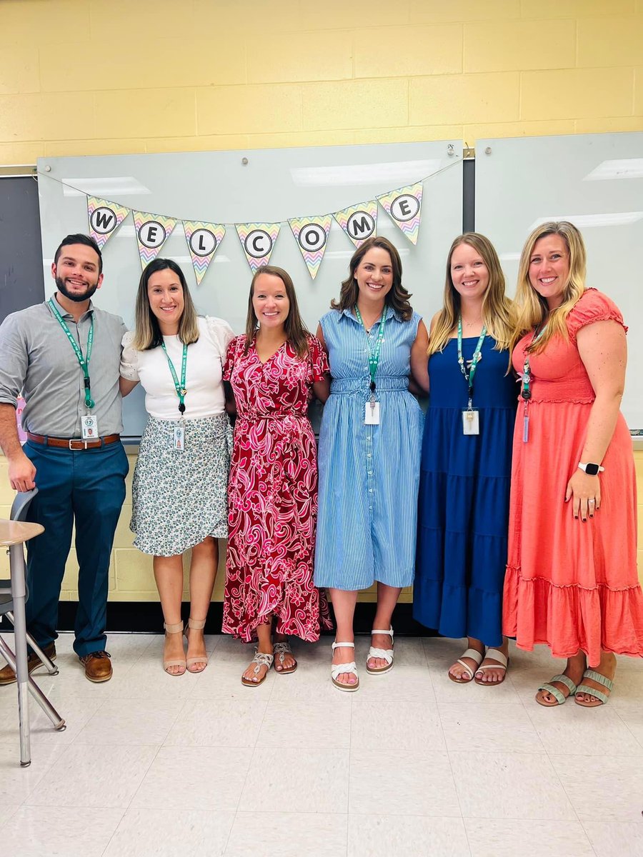 FFTStrong's tweet photo. Although it was an extremely HOT ๐ฅต first day of classes, our FFT members welcomed students and were excited to start sparking curiosity and a love for learning. #FFTStrong #fft55 https://t.co/aRYcylEzon