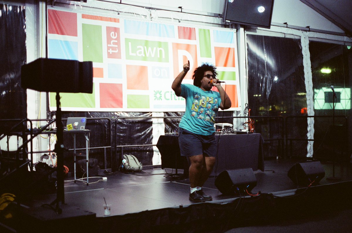 Wontu's tweet photo. @telisephoto beats on the beach @ lawn on D https://t.co/dHwRWR42fz