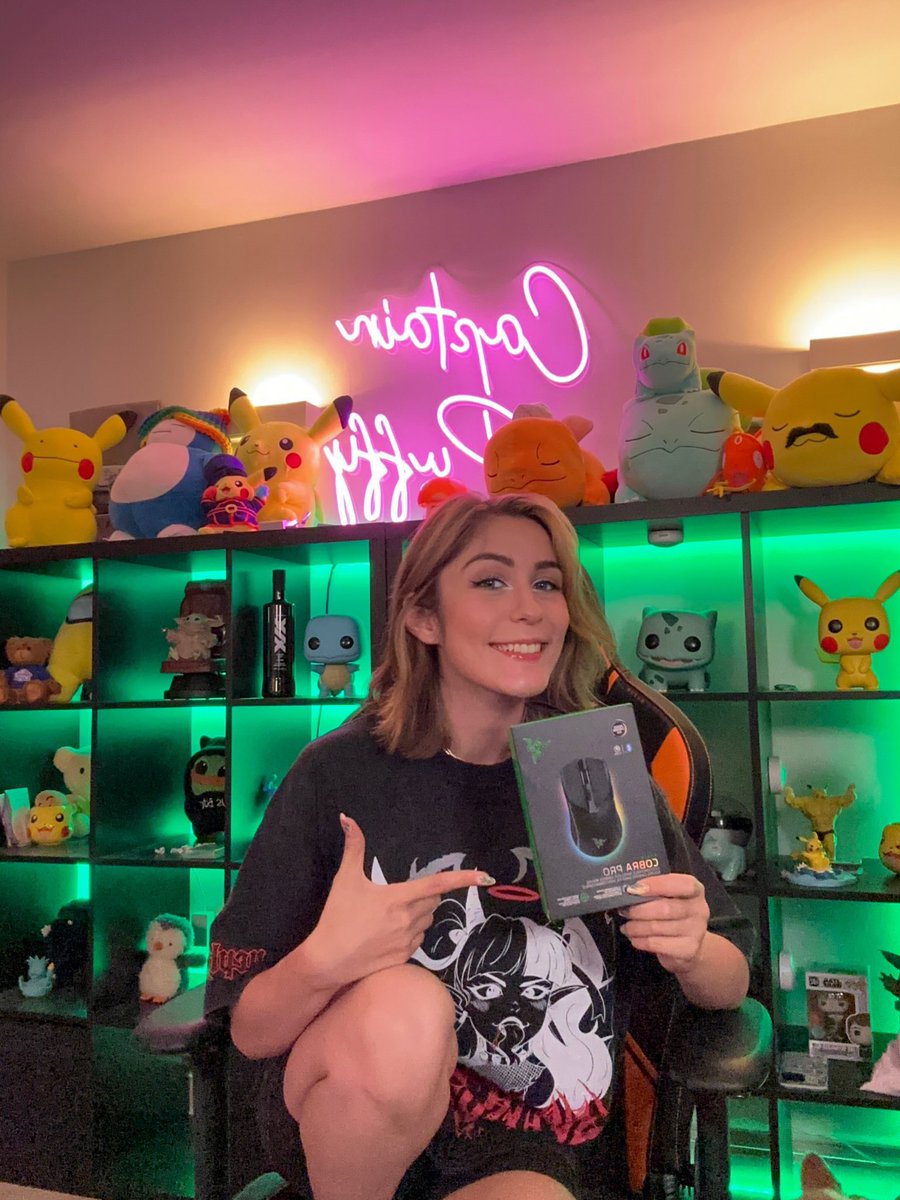 BIG EXCITING GAMER NEWS!!! I am now officially a Razer Partner!! It’s been in the works a while so I’m so happy to finally announce it! 💚 To celebrate, @Razer and I will be giving away a Razer Enki chair to one of you! 🥳 To enter, follow me, retweet this post, and reply…