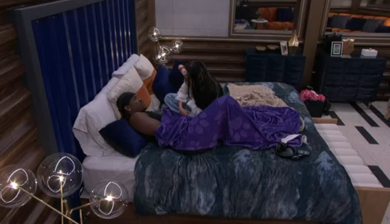 BBLiveUpdaters's tweet photo. #BB25 Jared tells Blue that she's holding the weight in their relationship. She had to become the person Jared wanted, and she has. The outside factor makes him nervous, especially with her confidence. Usually he wouldn't go for that. He hopes she doesn't change when they're out. https://t.co/YSZVd9cCxL