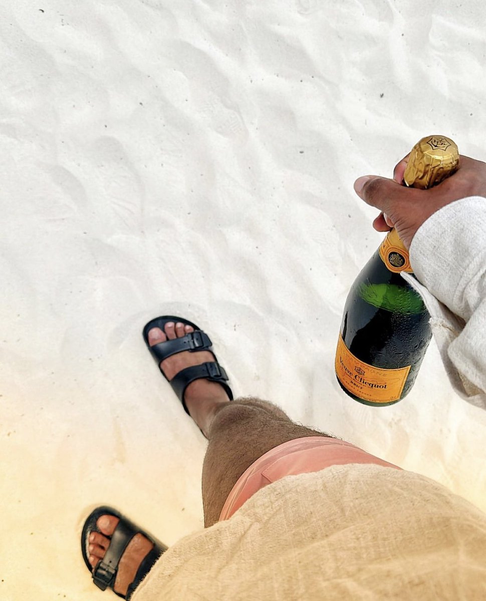 CBJourneys's tweet photo. Always a vibe 🍾 https://t.co/1fwYY2heVV