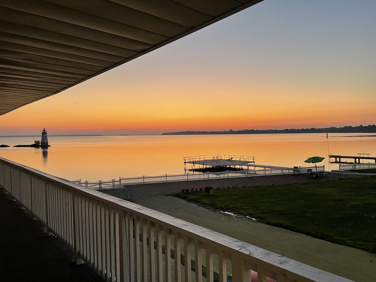 wroughshodd's tweet photo. Prepping for an early morning call to India from Lake Simcoe, the day is peaceful..;) https://t.co/jXvQSgUwcW