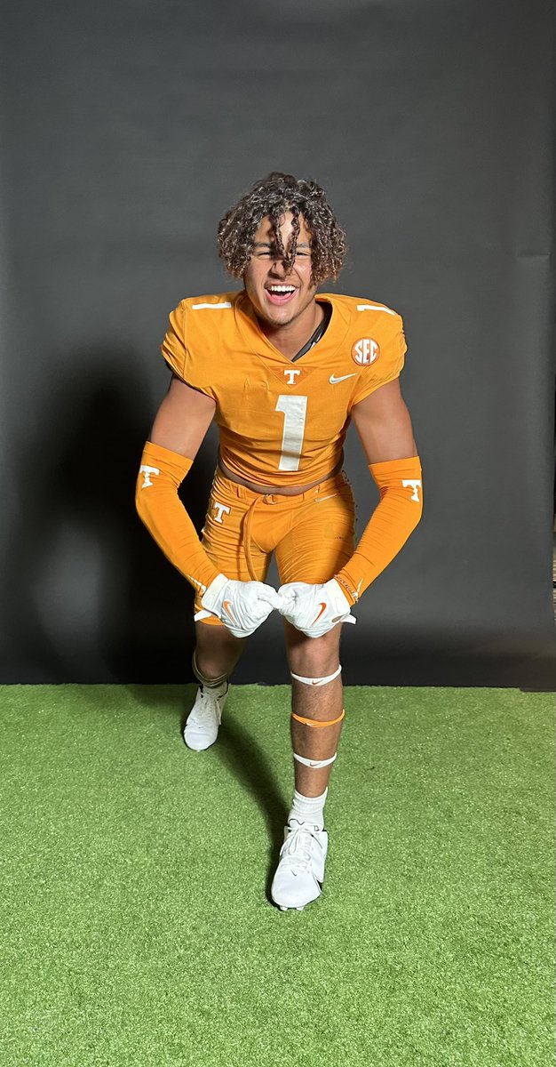 Headed to Rocky Top this weekend to chop it up with my guys!! #GoVols #RockyTop @coachjosheupel @CoachTimBanks @LevornH @ChadSimmons_ @MohrRecruiting @adamgorney @JeremyO_Johnson @RivalsFriedman @RustyMansell_ @SWiltfong247
