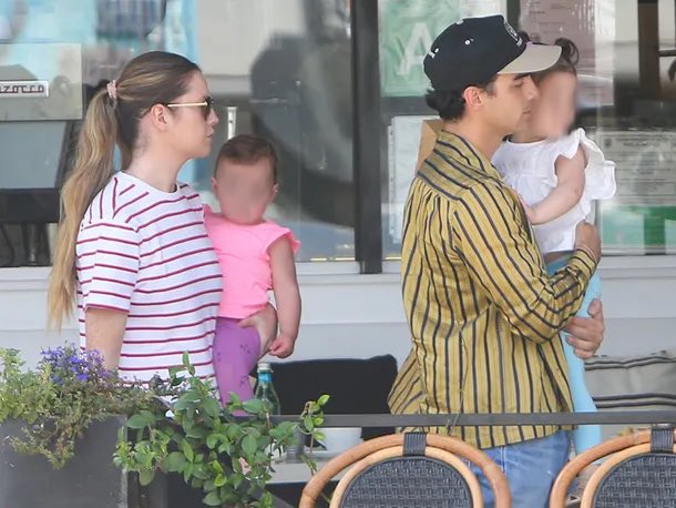 popcultureshub's tweet photo. Joe Jonas was seen in dad mode at Sweet Butter Kitchen in Los Angeles, California. https://t.co/EtQEwroOZq