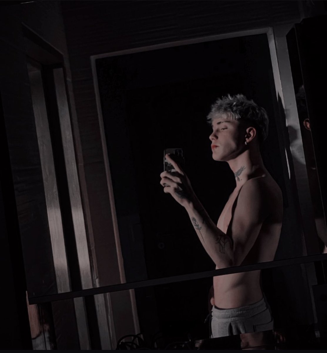 𝙏𝙞𝙚𝙣𝙚 𝙖 𝙩𝙤𝙙𝙤 𝙚𝙡 𝙢𝙪𝙣𝙙𝙤 𝙗𝙪𝙨𝙘á𝙣𝙙𝙤𝙡𝙖
𝘿𝙞𝙘𝙚 𝙦𝙪𝙚 𝙚𝙣 𝙢𝙞 𝙘𝙖𝙨𝙖 𝙚𝙨𝙩á 𝙨𝙚𝙘𝙪𝙚𝙨𝙩𝙧𝙖𝙙𝙖
𝙐𝙣 𝙫𝙞𝙙𝙚𝙤 𝙚𝙣 𝙢𝙞 𝙘𝙖𝙢𝙖 𝙚𝙨𝙥𝙤𝙨á𝙣𝙙𝙤𝙡𝙖
𝘿𝙞𝙘𝙚 𝙦𝙪𝙚 𝙖𝙦𝙪í 𝙨𝙚 𝙦𝙪𝙞𝙚𝙧𝙚 𝙦𝙪𝙚𝙙𝙖𝙧…🎶🎶