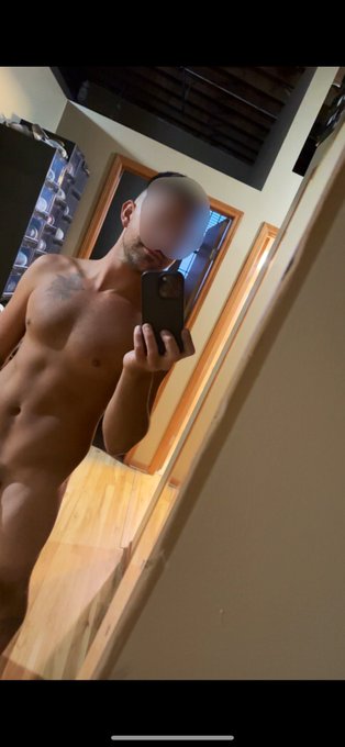 I&rsquo;m this close to posting a full face pic. Give me a reason to 😏 https://t.co/TawwH2KKNz<a href="/tag/myxanniversary"class="tags"><span>#myxanniversary</span></a>