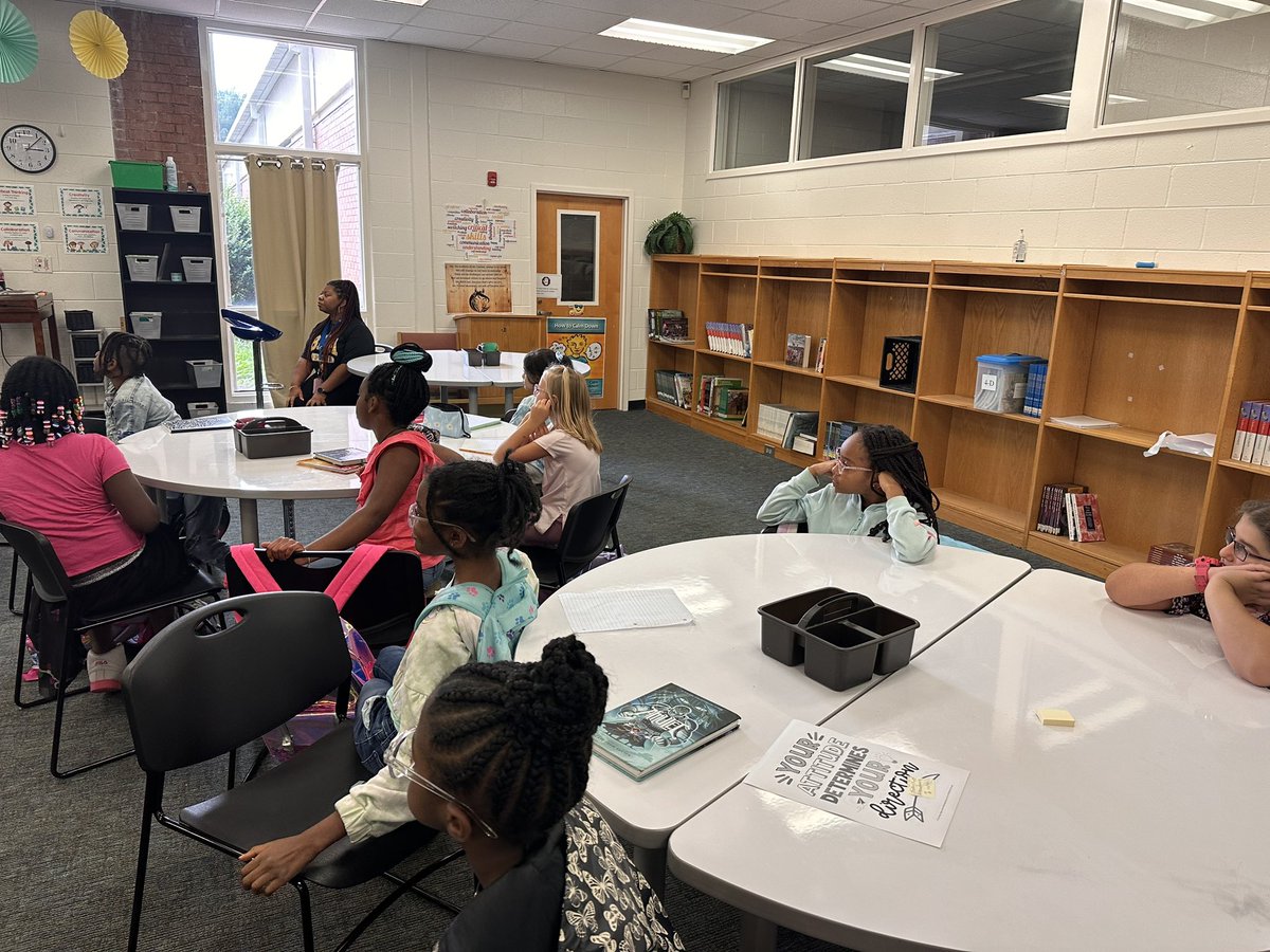 MtCarmelES_HCS's tweet photo. Our #jrbeta Club elected this year’s executive board members! #MustangsRock #YouBelongInHenry #WinningForKids @allisonfoles @iammrsbolds @AntonioMattox2 @drattenyascott @medianikkiadams @HenryCountyBOE https://t.co/MnIIcggIy4