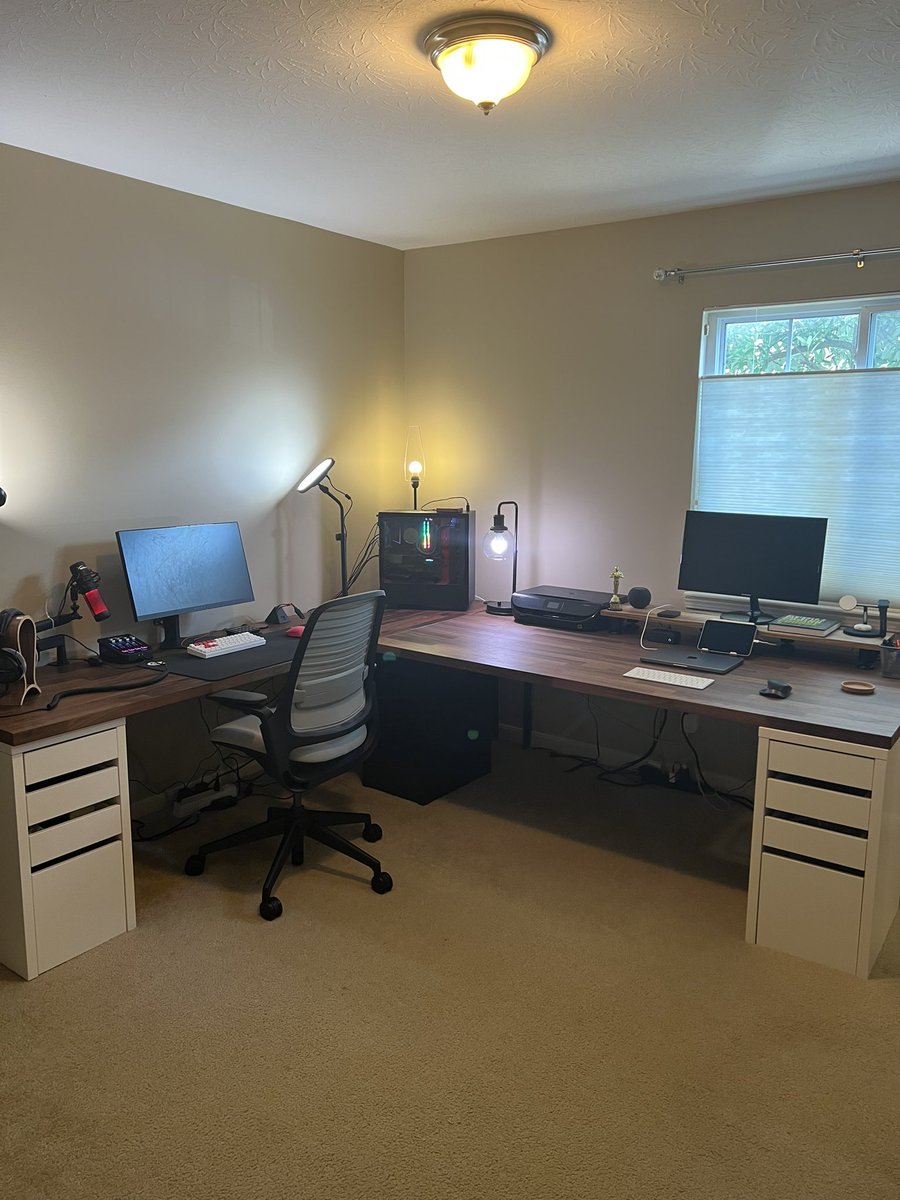 RyanScuba's tweet photo. we’re getting there.

having my own office has been a dream of mine since moving into my place.

making progress. https://t.co/cry2Z06MJA