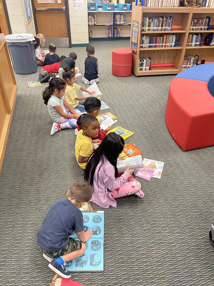 AlanizMonica21's tweet photo. Did someone say National Read a Book Day? We’re totally in! Celebrating reading EVERYDAY at Cody Elementary. Students are choosing books THEY want to practice reading at home. Thank you NISD Lib Serv, BTSB, &amp; Scholastic for making our day brighter @NISDCody @NISDLib https://t.co/EjkQYzY6u5