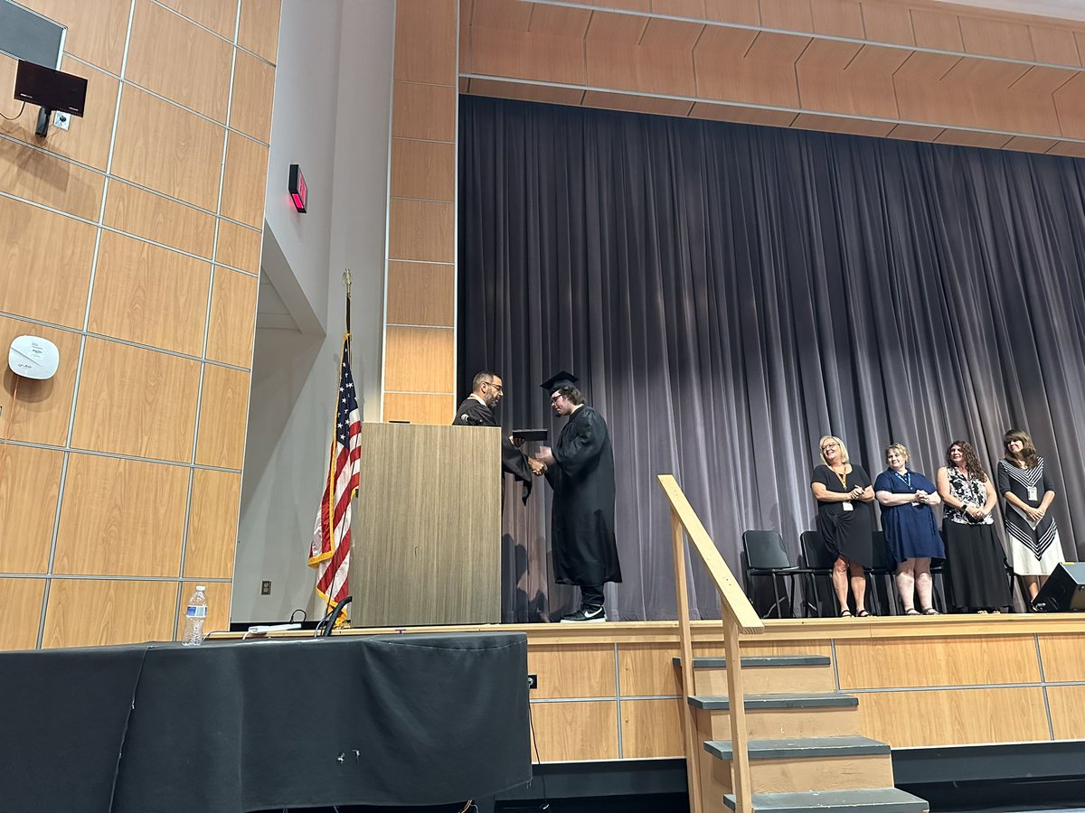 MrKarcz's tweet photo. Congratulations to our late summer graduates! 🖤🧡@WaterlooFamily @WaterlooAD https://t.co/lAIZexFx4h