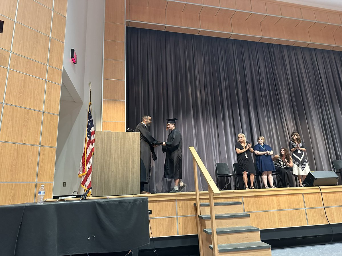 MrKarcz's tweet photo. Congratulations to our late summer graduates! 🖤🧡@WaterlooFamily @WaterlooAD https://t.co/lAIZexFx4h