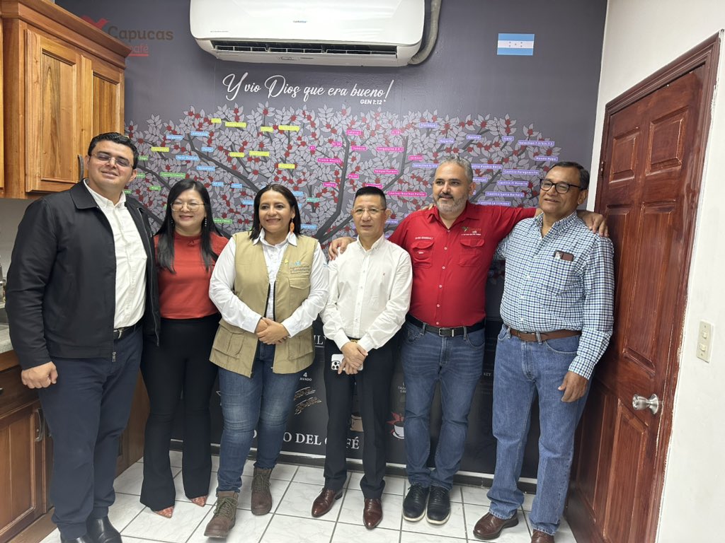 Laura Suazo (@laurasuazot) on Twitter photo 3/4 El productor con mercado seguro, financiamiento y asistencia técnica recibe ganancias por su trabajo, de esta manera mejorando su condición de vida. ¡Gracias <a href="/XiomaraCastroZ/">Xiomara Castro de Zelaya</a> por esta experiencia de comercio internacional para el sector agroalimentario de Honduras! 3/4 El productor con mercado seguro, financiamiento y asistencia técnica recibe ganancias por su trabajo, de esta manera mejorando su condición de vida. ¡Gracias <a href="/XiomaraCastroZ/">Xiomara Castro de Zelaya</a> por esta experiencia de comercio internacional para el sector agroalimentario de Honduras!