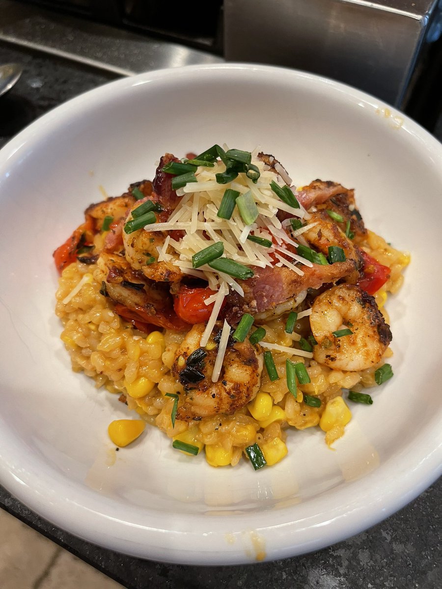 Darren_Surch's tweet photo. #Mainframer cooked Creamy Corn Risotto with Shrimp and Bacon. Submitted to @cooks_line for your consideration. π https://t.co/GdUtBEOGZ0