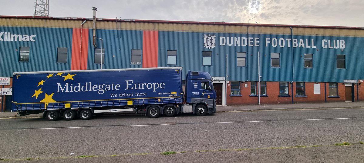 mondazeo88's tweet photo. It may be a new firm and a new truck, but things haven't changed for #TheGroundTour!
Today was a hat-trick of stadiums!
First up is @ForfarAthletic.
Followed by @DundeeFC.
Then, by their very, very close neighbours @dundeeunitedfc!
#Middlegate #Mercedes #Actros #GXD https://t.co/wt5GZ9ePhX