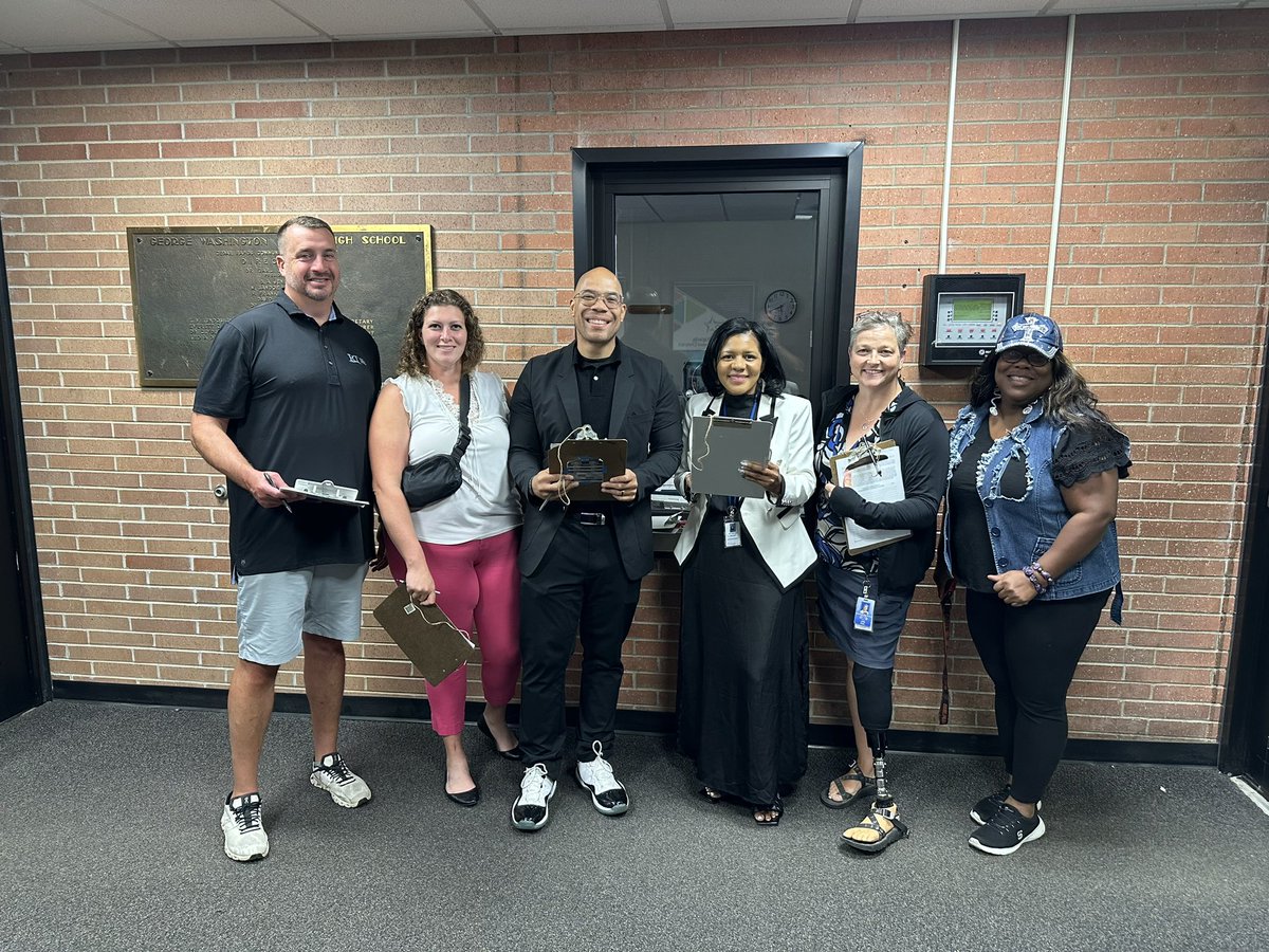 yes2investCR's tweet photo. More than 100 volunteers are out across Cedar Rapids this evening! Here’s one group launching a canvass from Washington High School! https://t.co/bkwKD9Orak