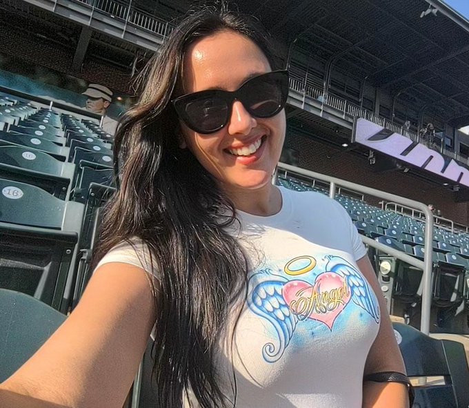 Spent my evening off eating hot dogs and cheering on my favorite local team. Go Clippers!  #offdutydomina<a href="/tag/offdutydomina"class="tags"><span>#offdutydomina</span></a>