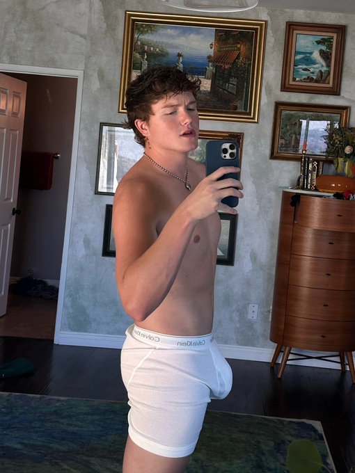 rt if u want me ? https://t.co/9mzQlOdY4B
